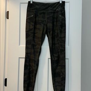 Eddie Bauer Women's Trail Tight Leggings - Camo